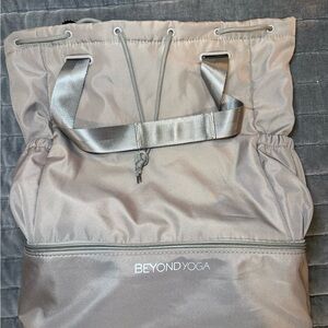 Beyond Yoga Gray/Beige Bag. Perfect Condition.